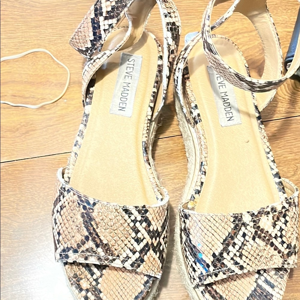 Steve Madden Women's Snakeskin Sandals usados en buenas condiciones